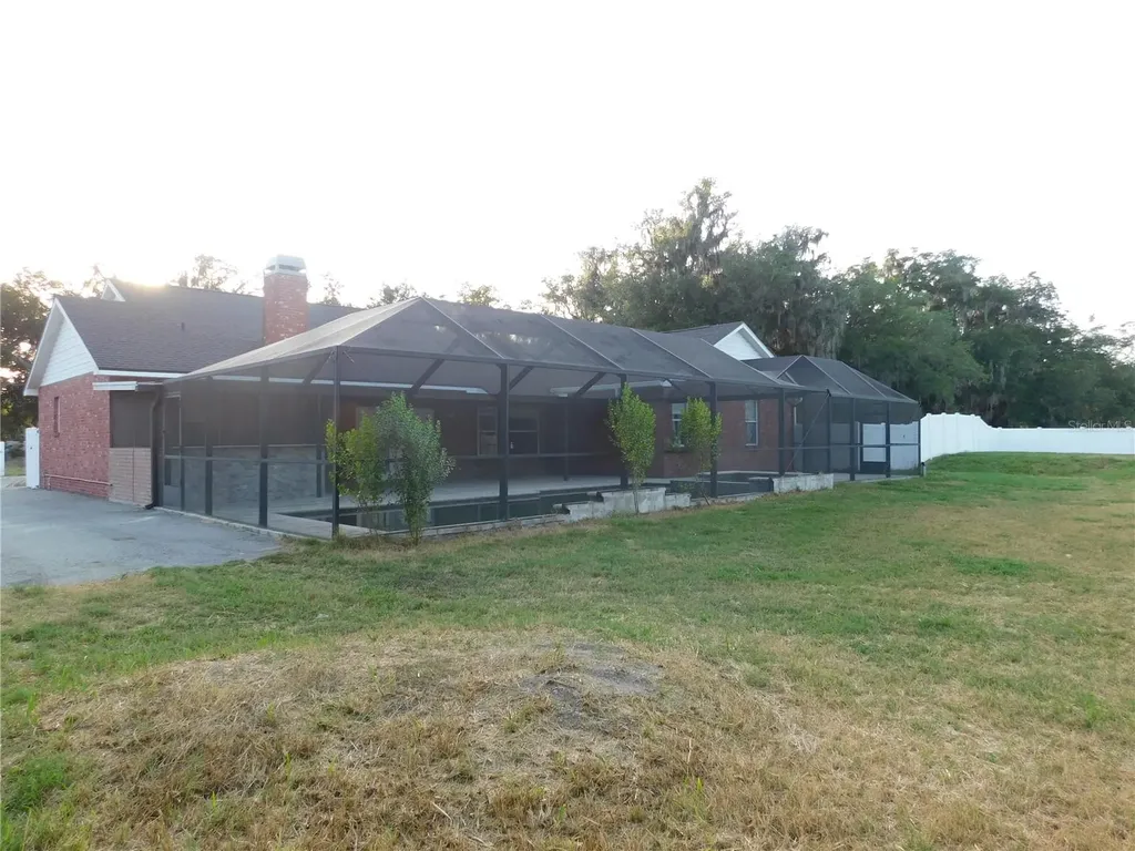2525 N Valrico Road Seffner FL 33584