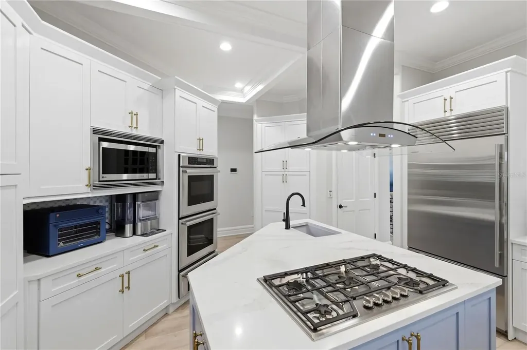 4034 Roberts Point Road Sarasota FL 34242
