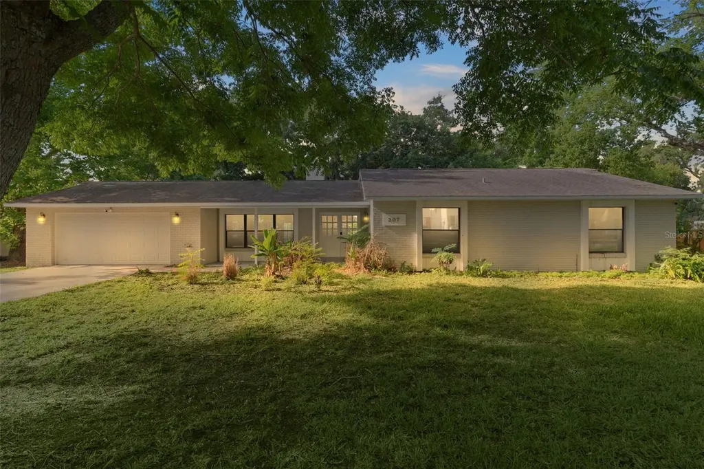 307 W Berckman Street Fruitland Park FL 34731