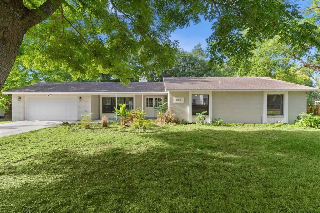 307 W Berckman Street Fruitland Park FL 34731