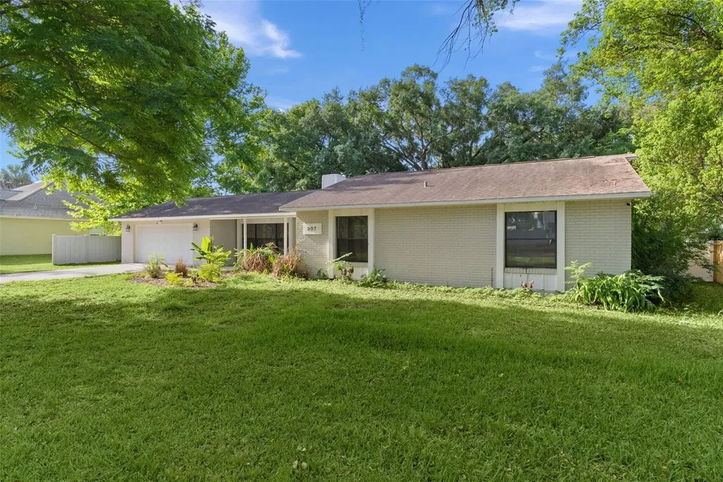 307 W Berckman Street Fruitland Park FL 34731