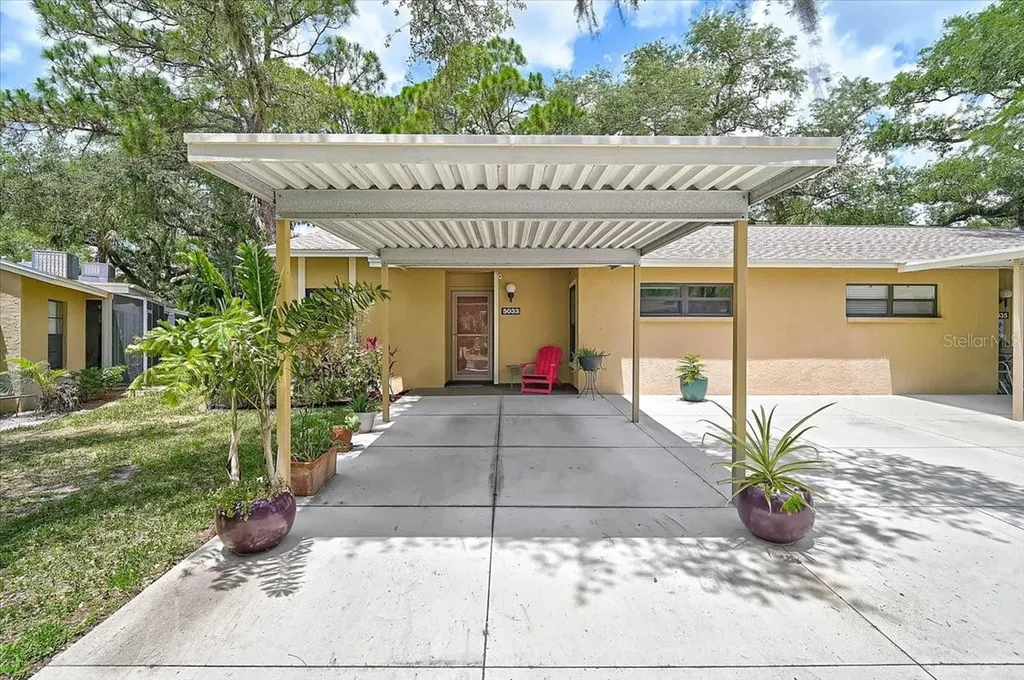 5033 Village Gardens Drive Sarasota FL 34234