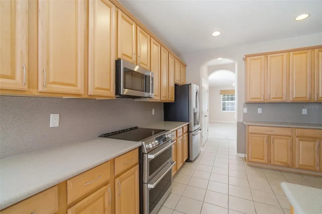 1520 Rhodeswell Lane Dover FL 33527