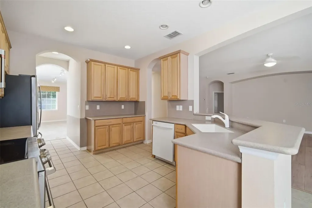 1520 Rhodeswell Lane Dover FL 33527