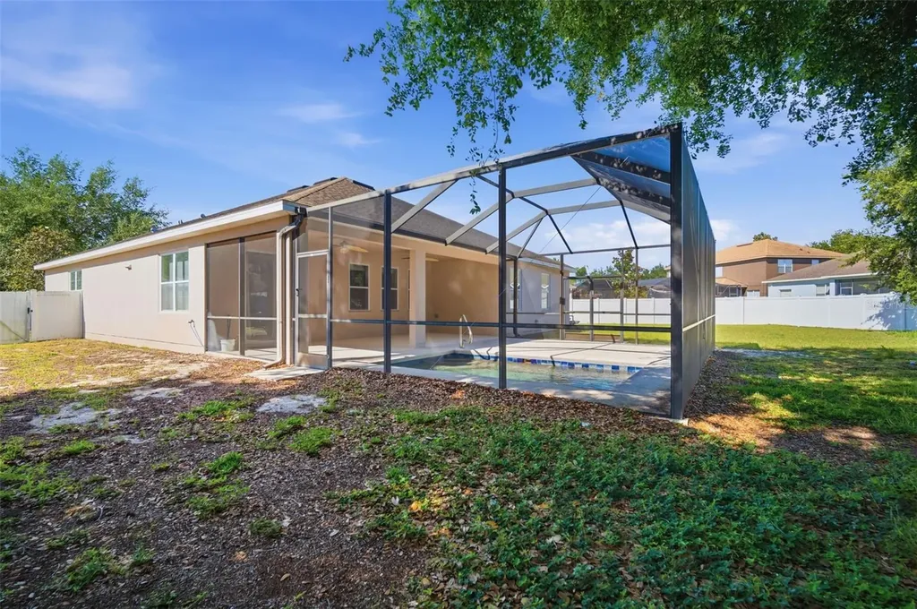 1520 Rhodeswell Lane Dover FL 33527