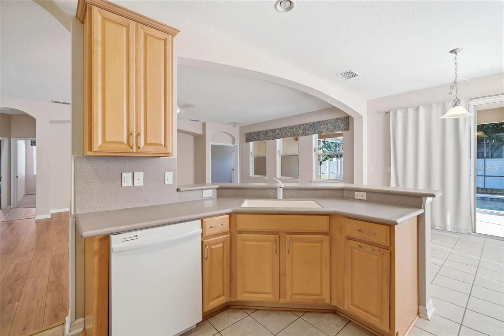 1520 Rhodeswell Lane Dover FL 33527