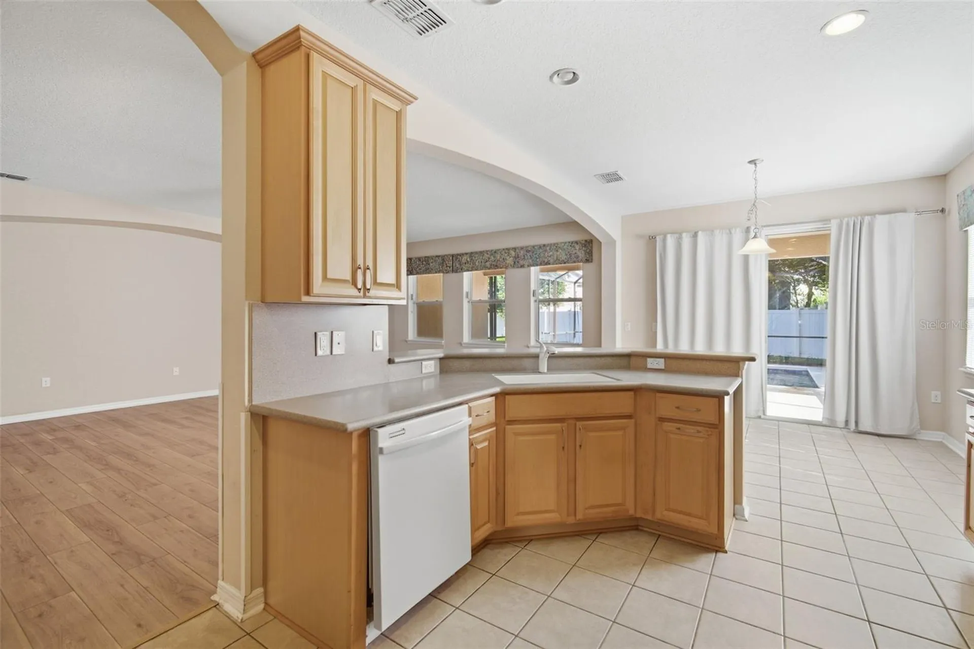 1520 Rhodeswell Lane Dover FL 33527