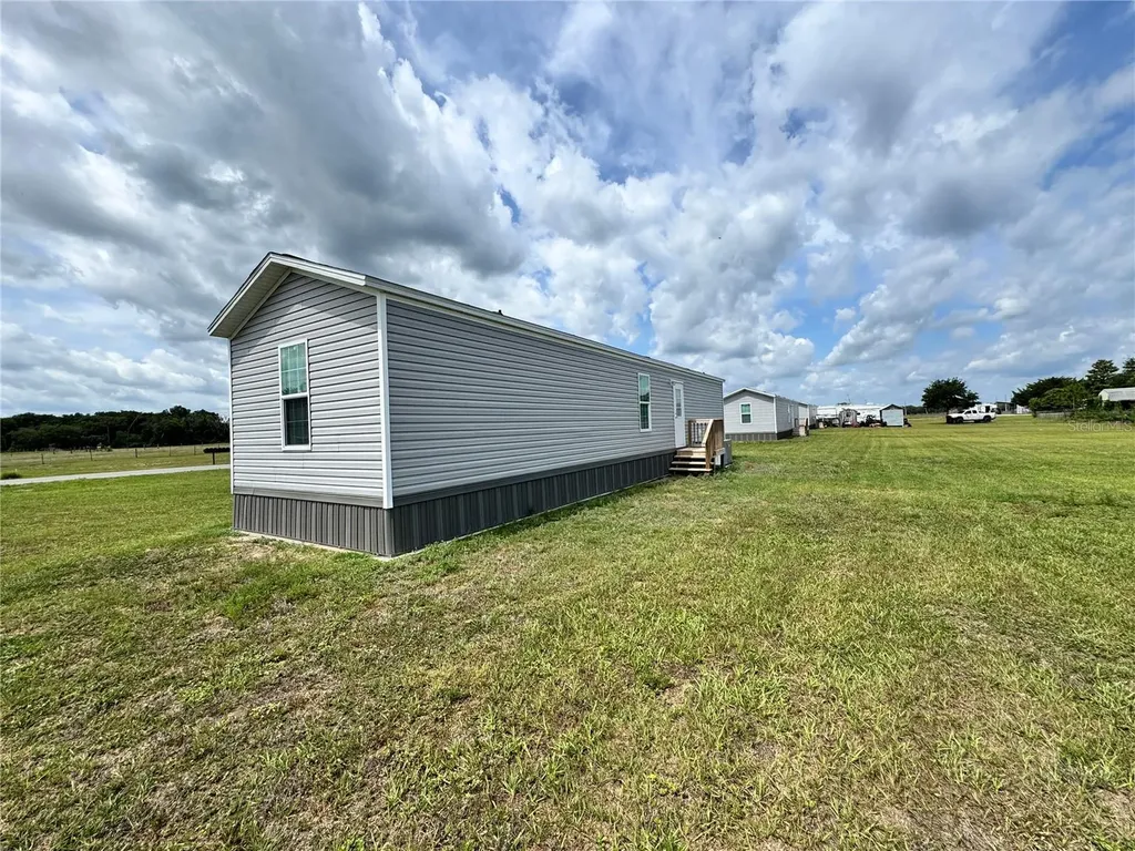 1115 NW 12th Lane Lake Panasoffkee FL 33538