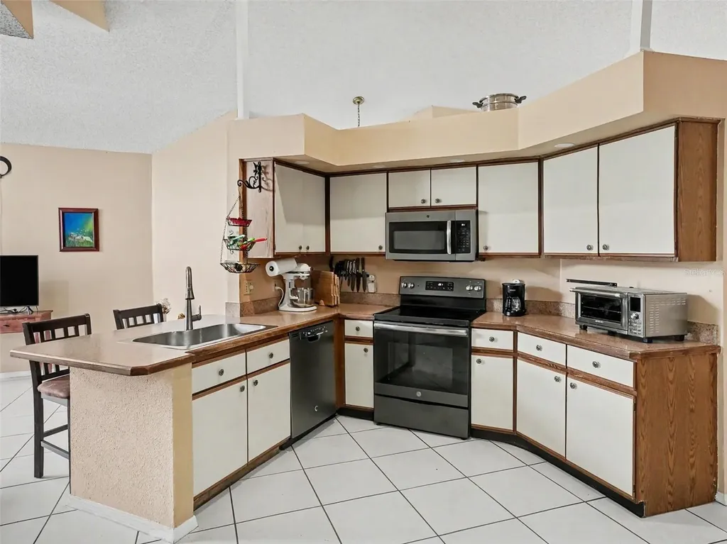 184 Coral Reef Circle Kissimmee FL 34743
