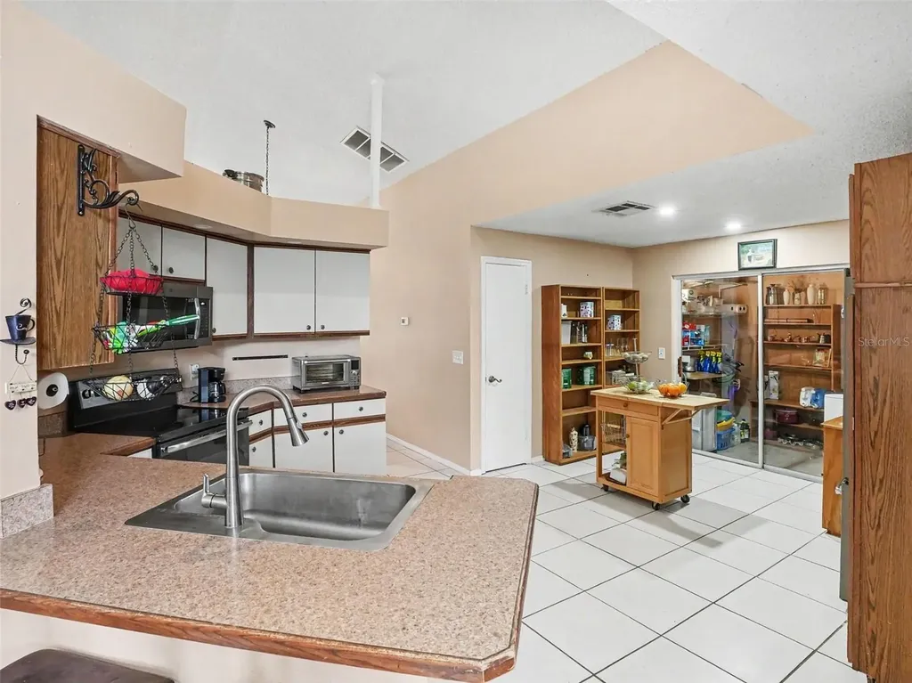 184 Coral Reef Circle Kissimmee FL 34743