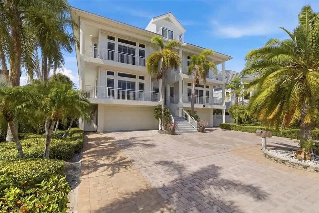 24 N Pine Circle Belleair FL 33756