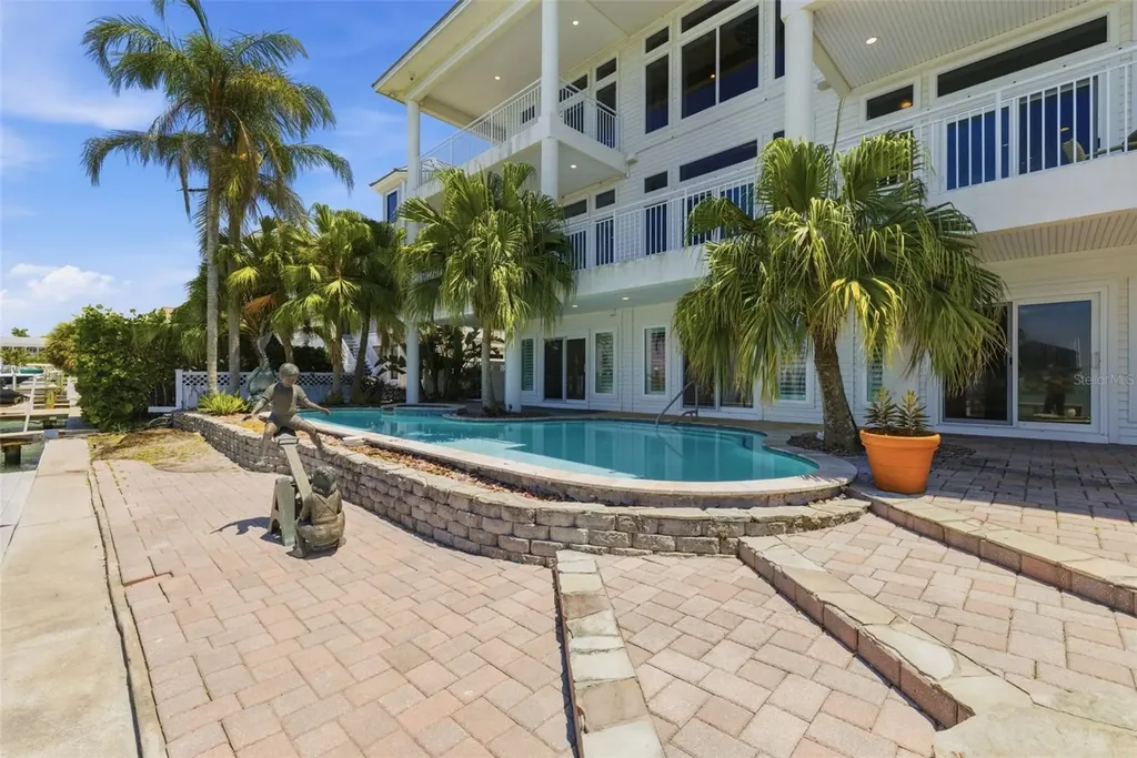 24 N Pine Circle Belleair FL 33756