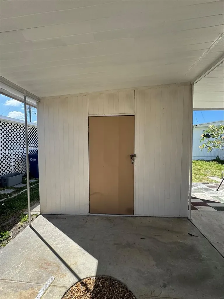 118 52nd Avenue W Bradenton FL 34207