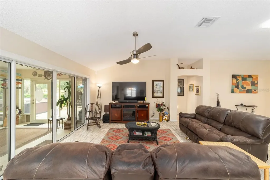 867 Castleberry Circle The Villages FL 32162
