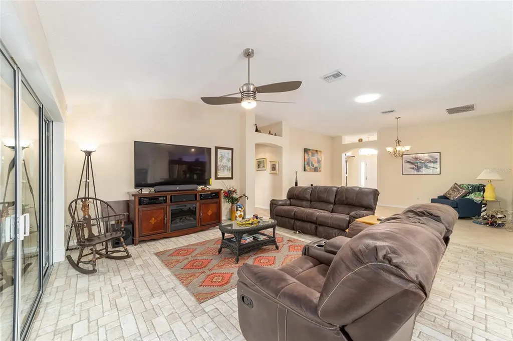 867 Castleberry Circle The Villages FL 32162