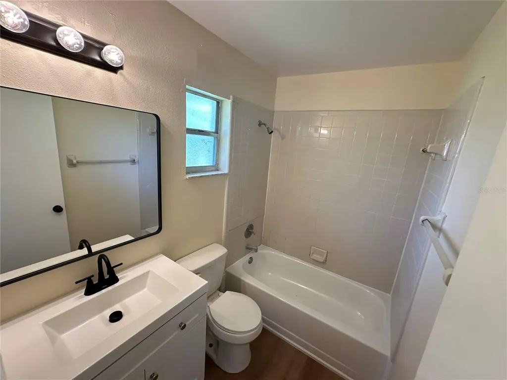 1820 Bonneville Orlando FL 32826