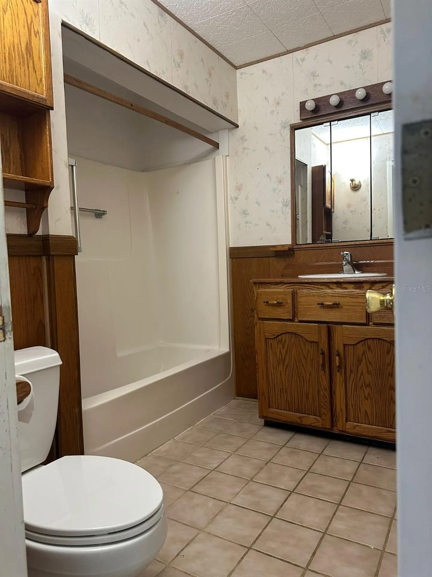 2574 Hawthorne Street Sarasota FL 34239