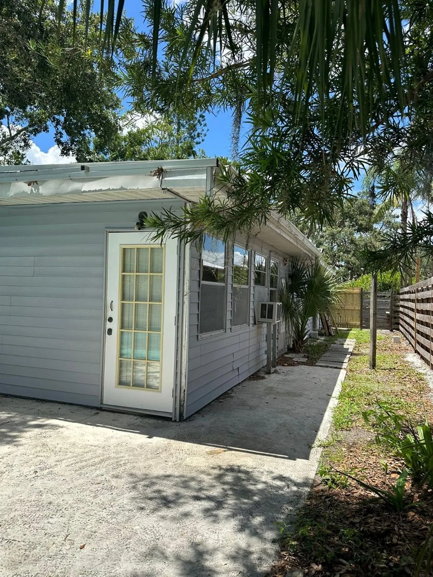 2574 Hawthorne Street Sarasota FL 34239