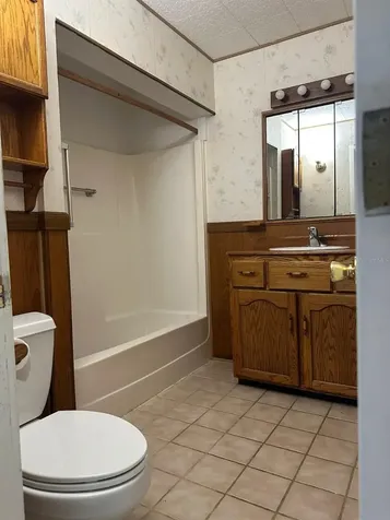 2574 Hawthorne Street Sarasota FL 34239
