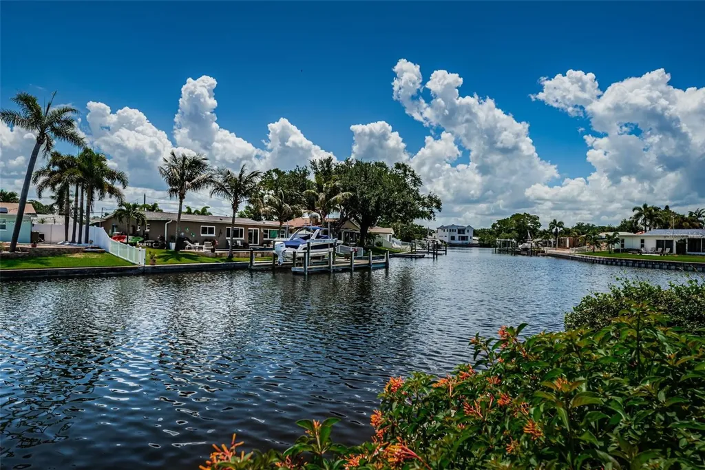 1496 49th Avenue NE St Petersburg FL 33703
