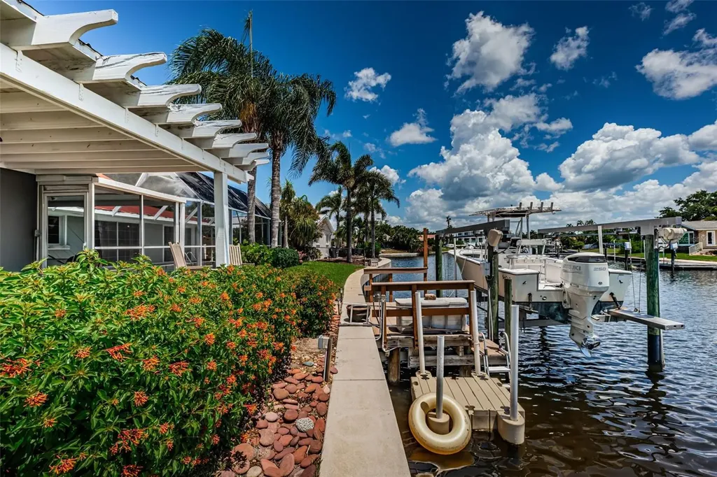 1496 49th Avenue NE St Petersburg FL 33703