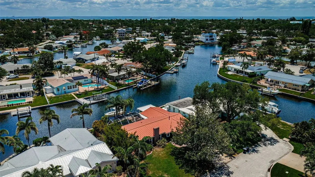 1496 49th Avenue NE St Petersburg FL 33703