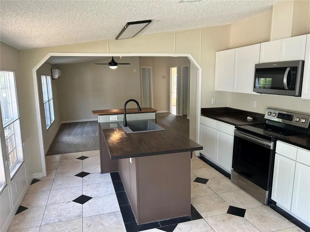 2585 Vista Park Drive Deland FL 32724