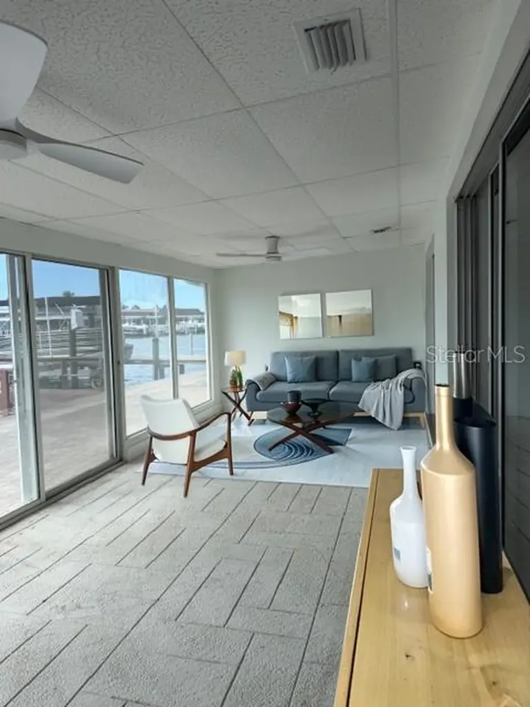582 Boca Ciega Point Boulevard N St Petersburg FL 33708