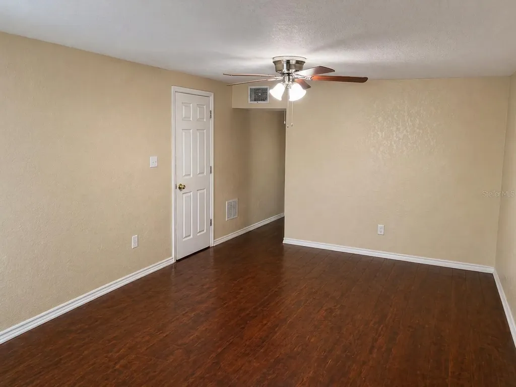 8618 Grandview Drive Tampa FL 33617