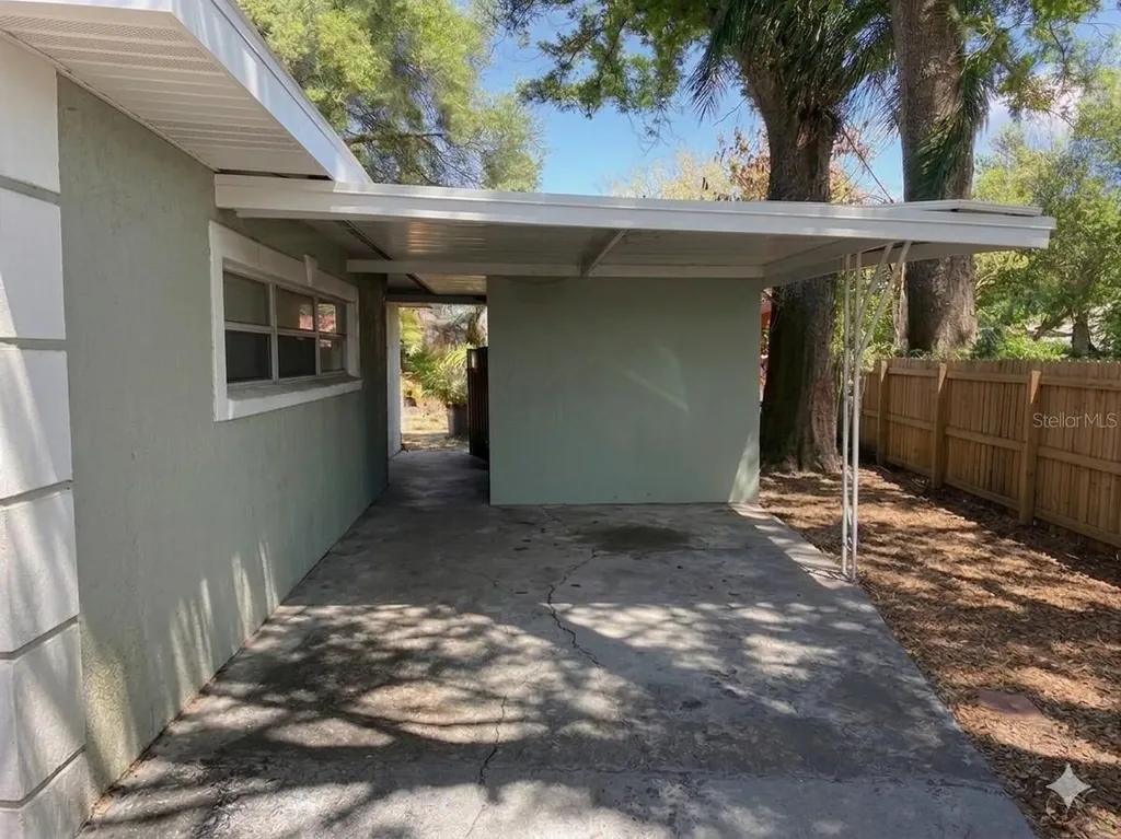 8618 Grandview Drive Tampa FL 33617