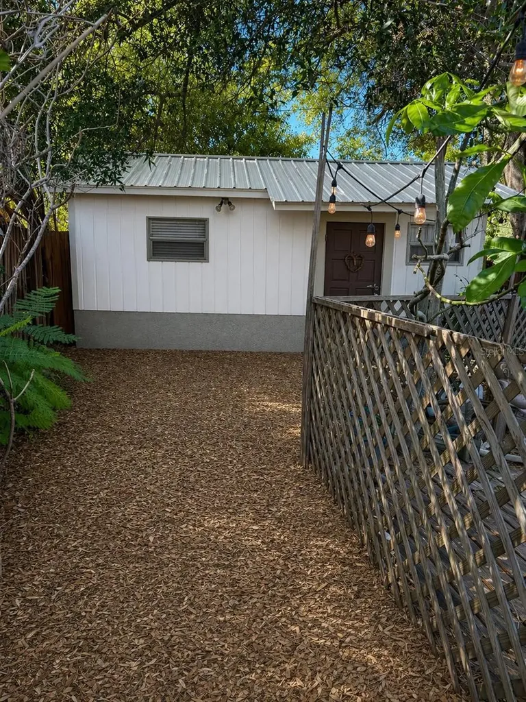 8618 Grandview Drive Tampa FL 33617