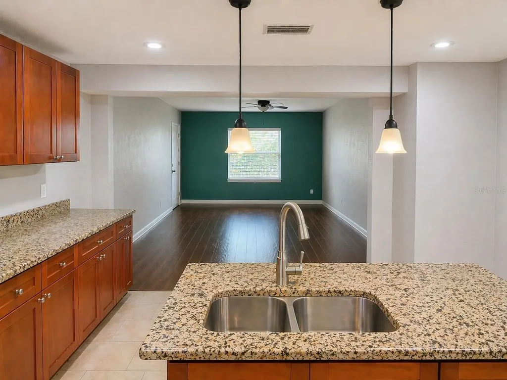 8618 Grandview Drive Tampa FL 33617