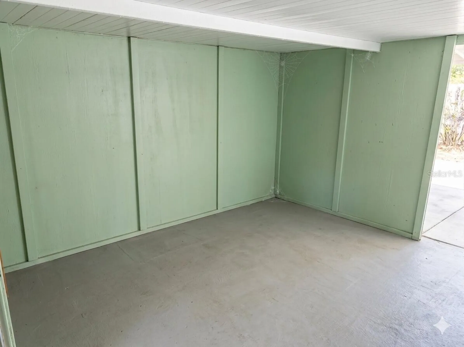 8618 Grandview Drive Tampa FL 33617