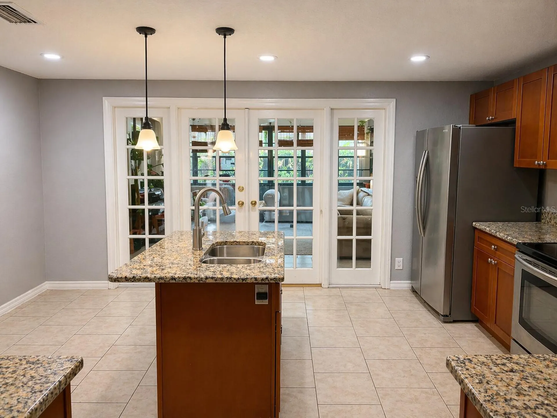 8618 Grandview Drive Tampa FL 33617