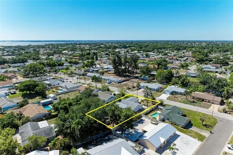 6705 35TH Avenue W Bradenton FL 34209
