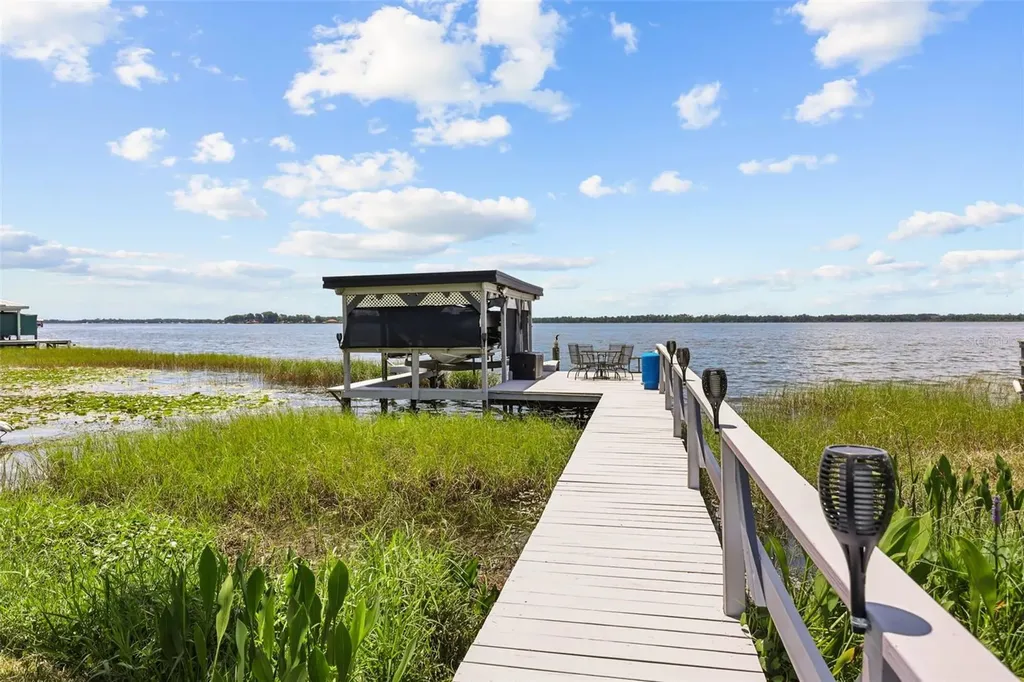33000 Lakeshore Drive Tavares FL 32778