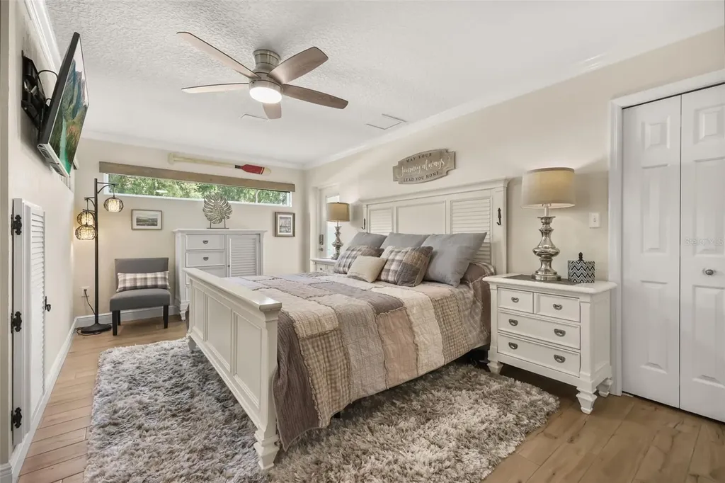 33000 Lakeshore Drive Tavares FL 32778