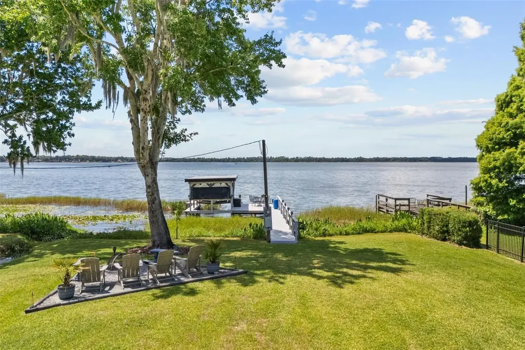 33000 Lakeshore Drive Tavares FL 32778