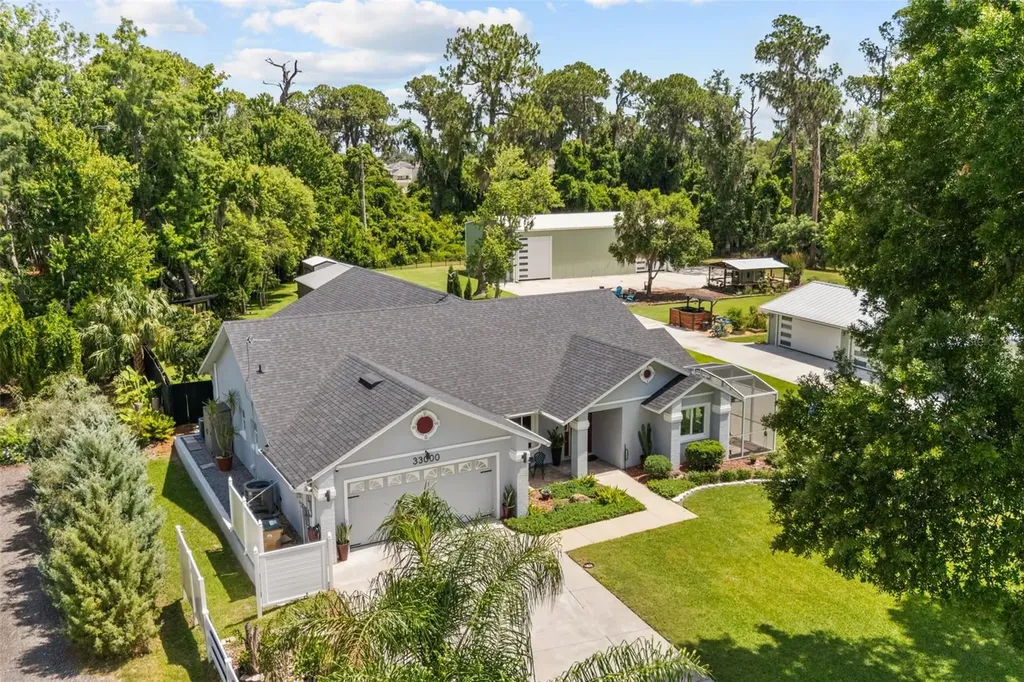 33000 Lakeshore Drive Tavares FL 32778
