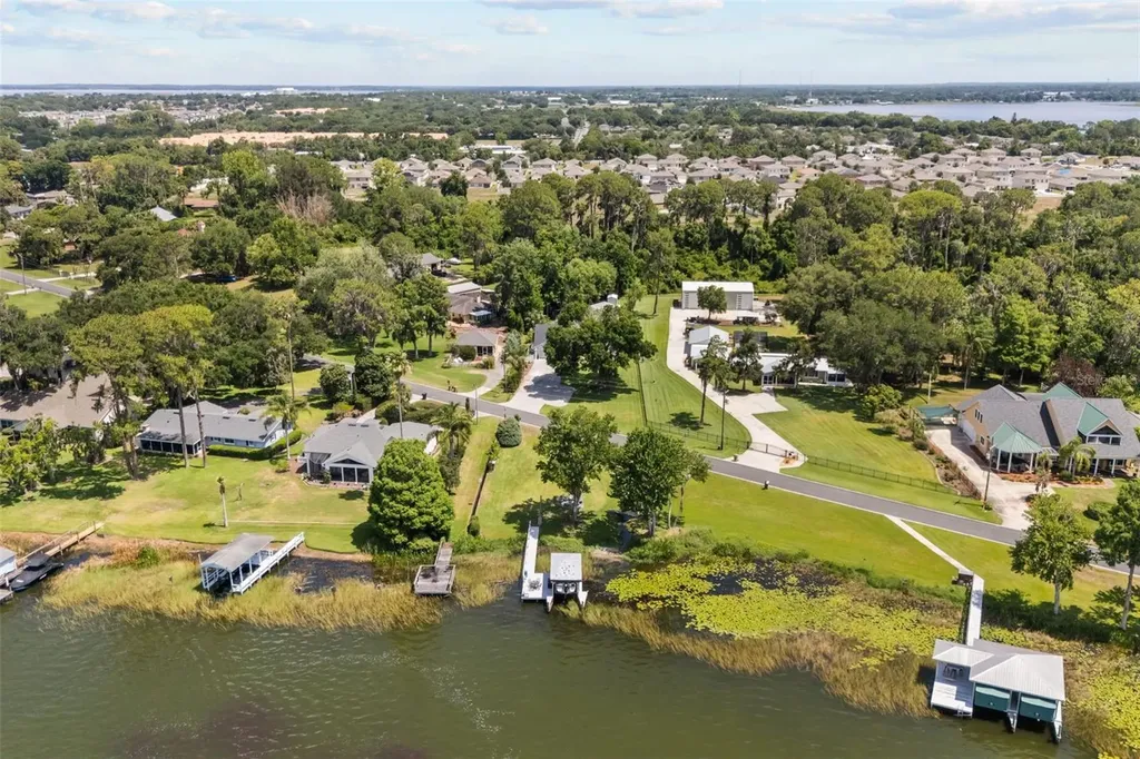 33000 Lakeshore Drive Tavares FL 32778