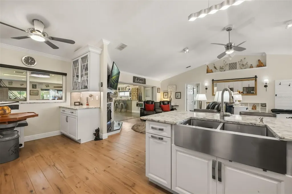 33000 Lakeshore Drive Tavares FL 32778