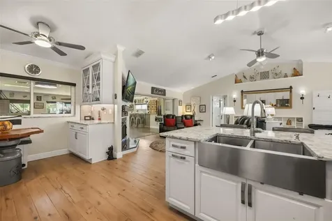 33000 Lakeshore Drive Tavares FL 32778