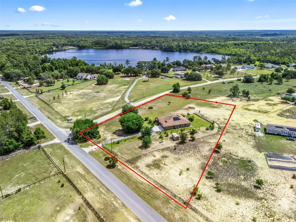 10725 SE 160th Court Road Ocklawaha FL 32179