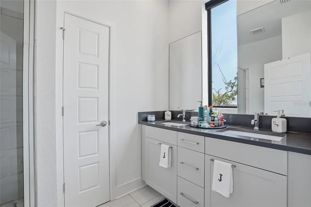 4810 W Mcelroy Avenue Tampa FL 33611