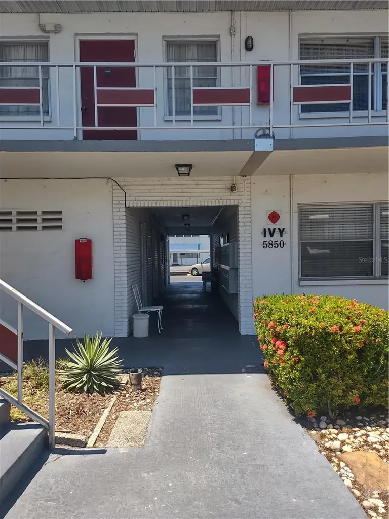 5850 18th Street N St Petersburg FL 33714