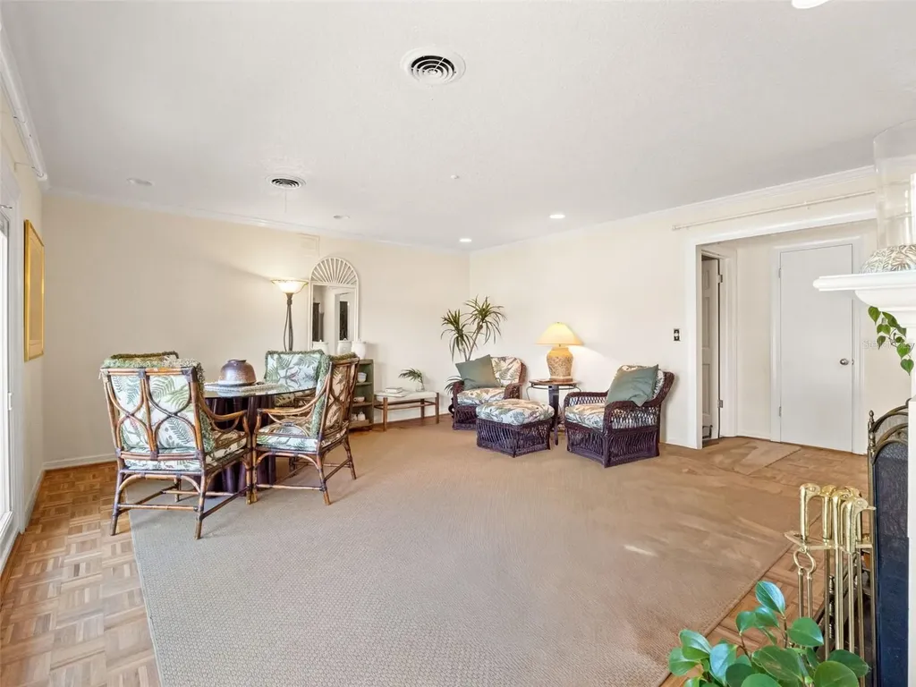 517 Derry Down Road Orlando FL 32806