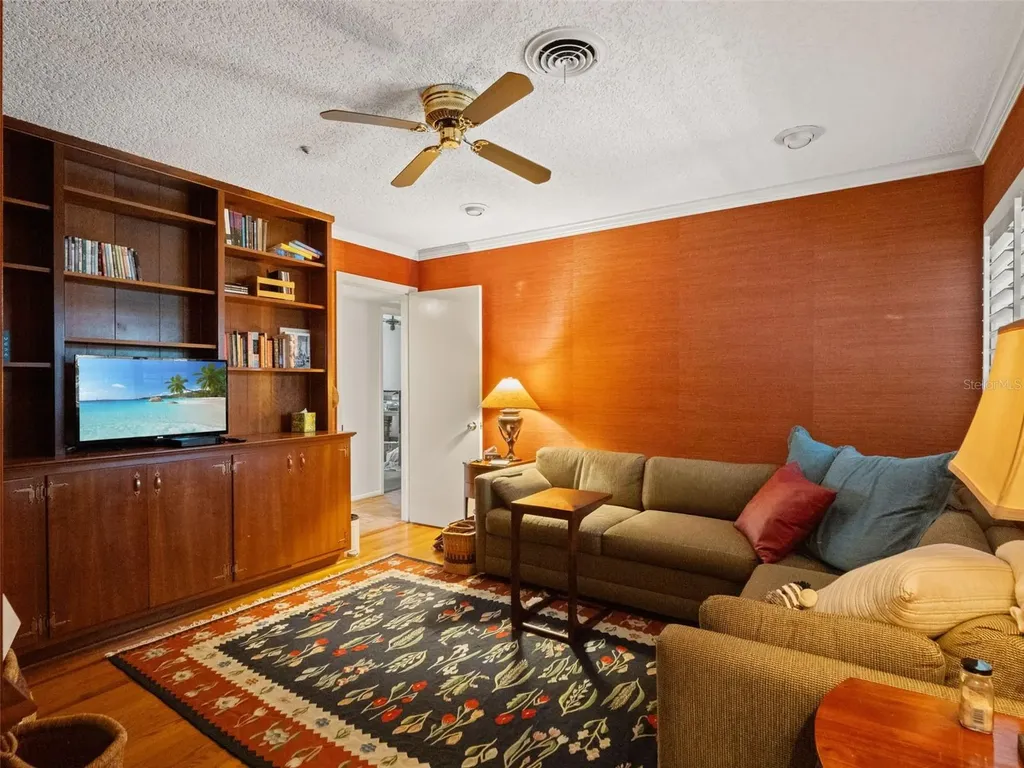 517 Derry Down Road Orlando FL 32806