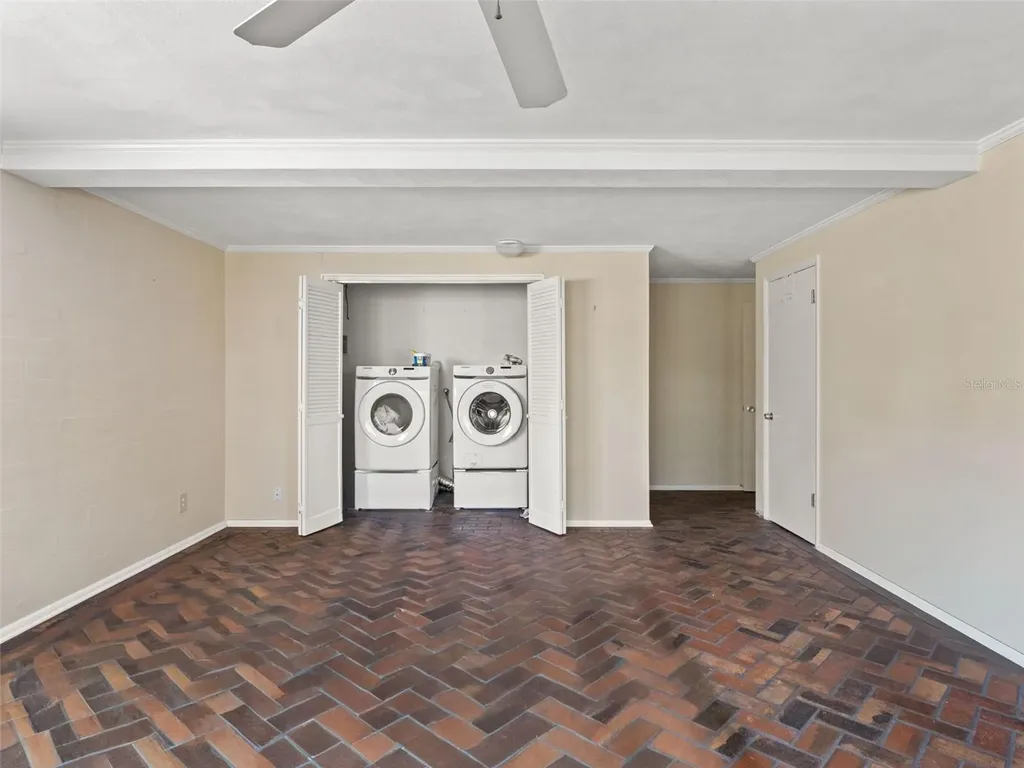 517 Derry Down Road Orlando FL 32806