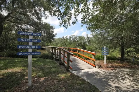 5546 Whitehead Street Bradenton FL 34203