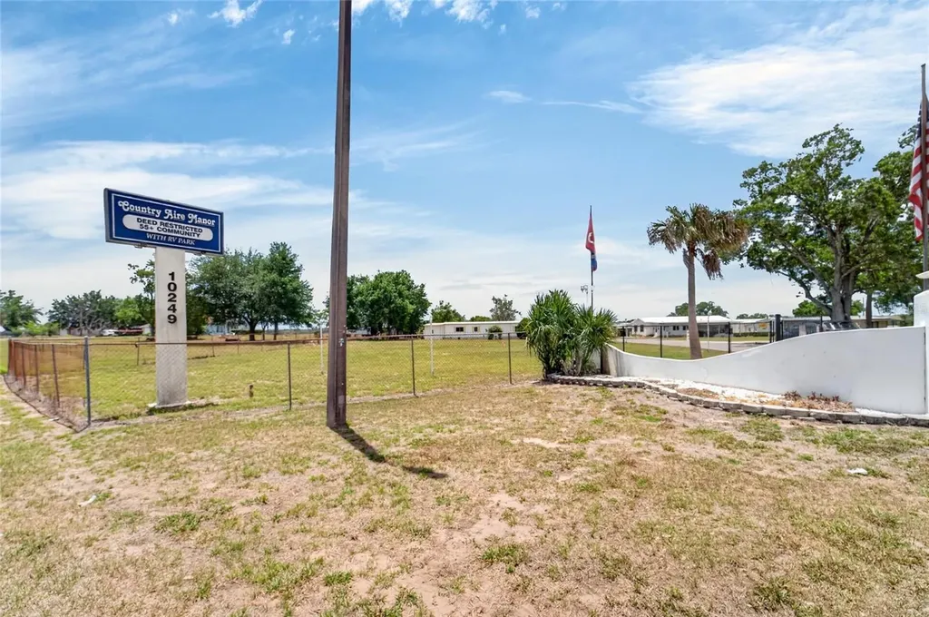 10039 Sterling Avenue Dade City FL 33525